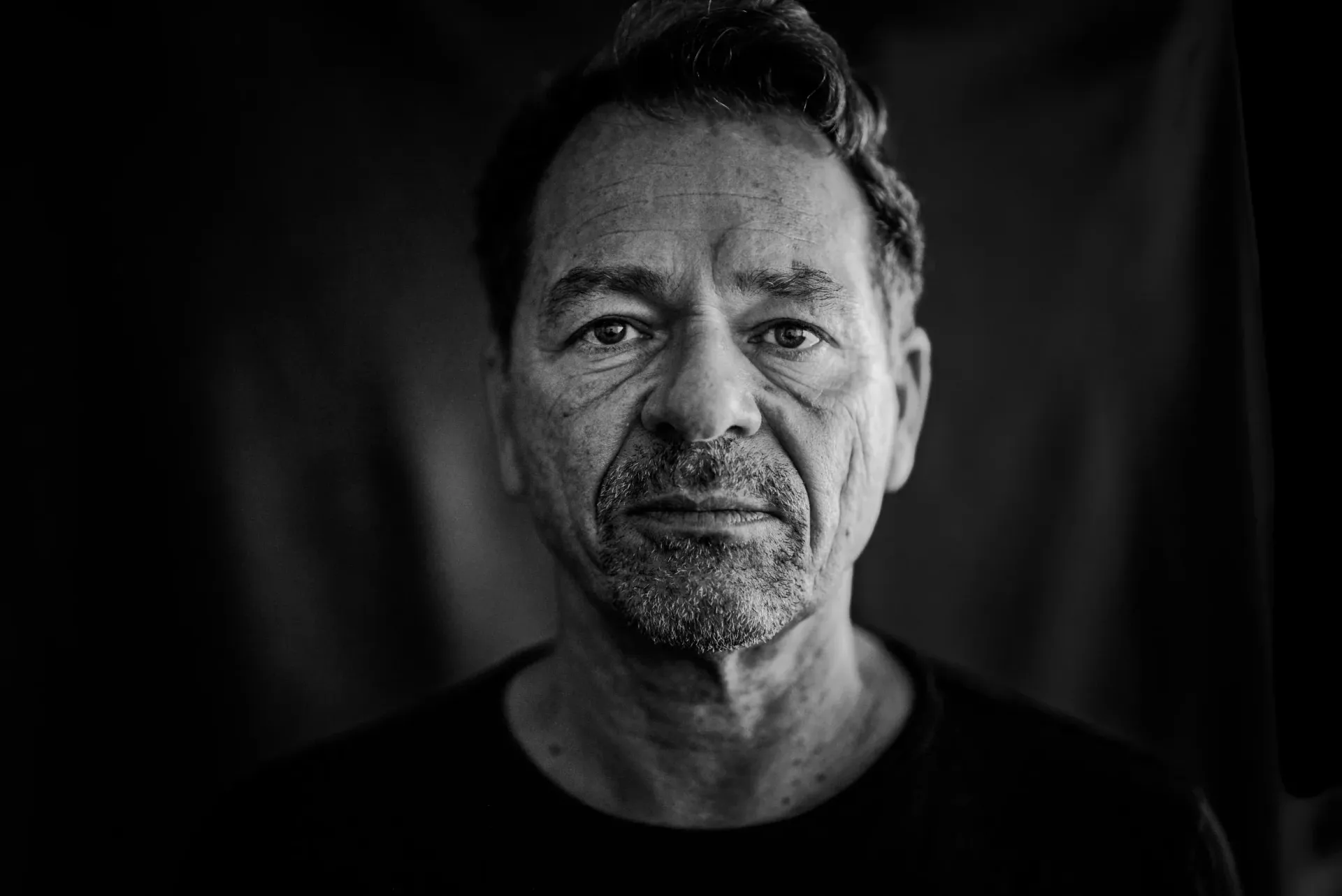 Striking black-and-white portrait of Markus Latscha gazing directly into the camera, conveying depth, experience, and quiet authority fitting the article's tone.